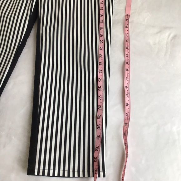 Chico’s black and white striped capris size 2 or equivalent to a 12/14. - Picture 6 of 7